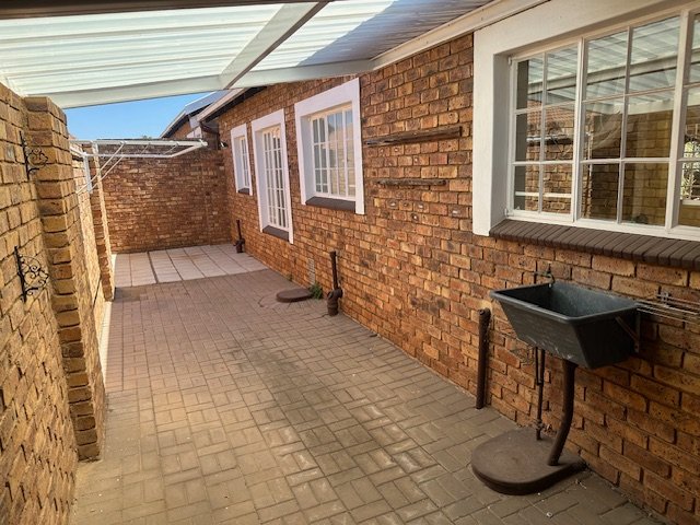 2 Bedroom Property for Sale in Wilro Park Gauteng