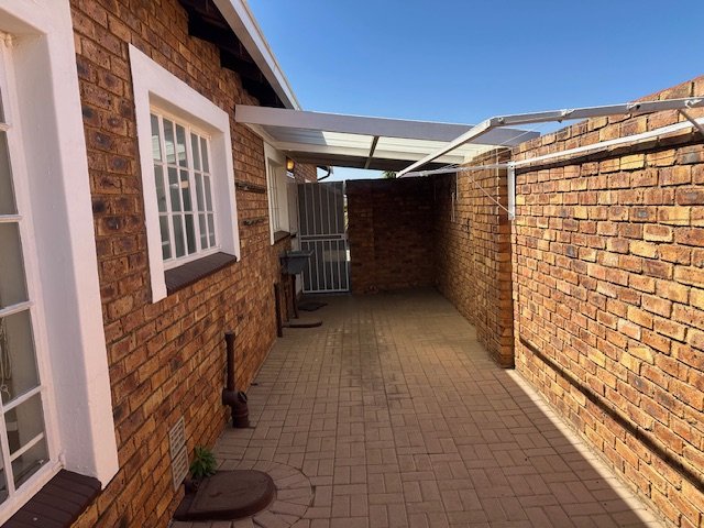 2 Bedroom Property for Sale in Wilro Park Gauteng