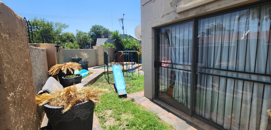 To Let 3 Bedroom Property for Rent in Raslouw A H Gauteng