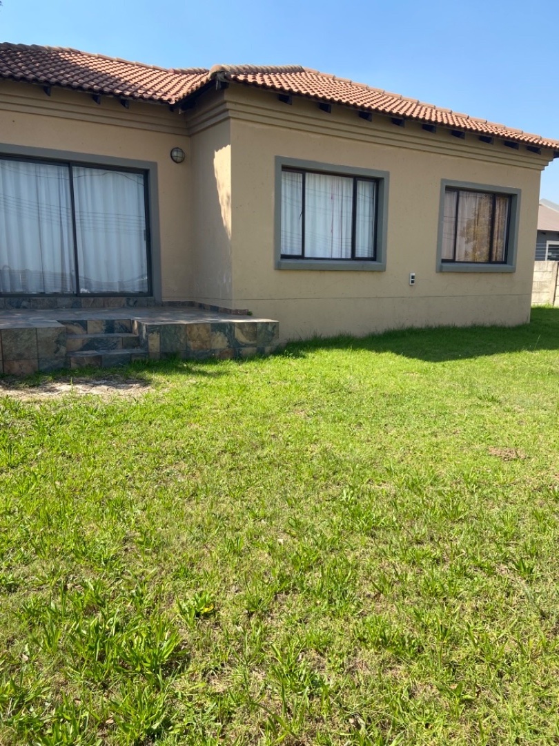 To Let  Bedroom Property for Rent in Rooihuiskraal Gauteng