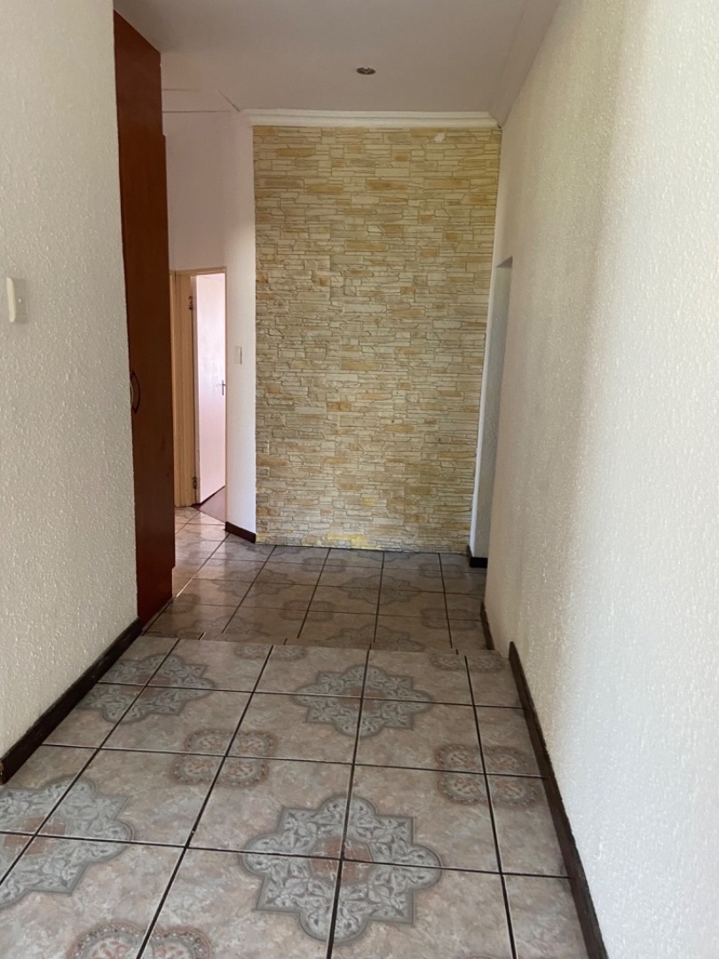 To Let  Bedroom Property for Rent in Rooihuiskraal Gauteng