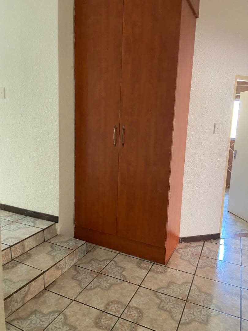 To Let  Bedroom Property for Rent in Rooihuiskraal Gauteng