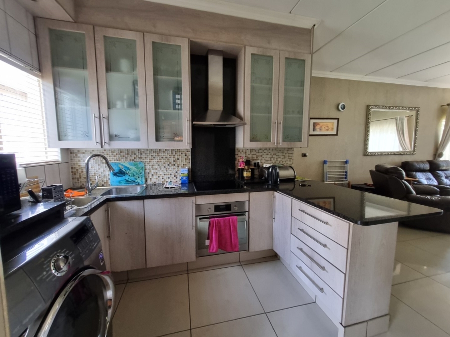 To Let 2 Bedroom Property for Rent in Comet Gauteng