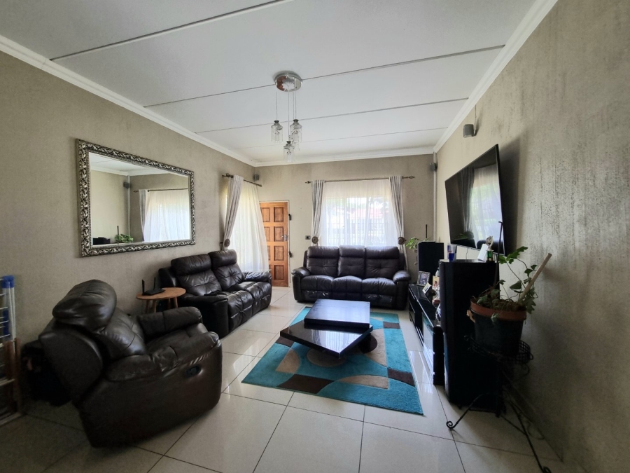 To Let 2 Bedroom Property for Rent in Comet Gauteng