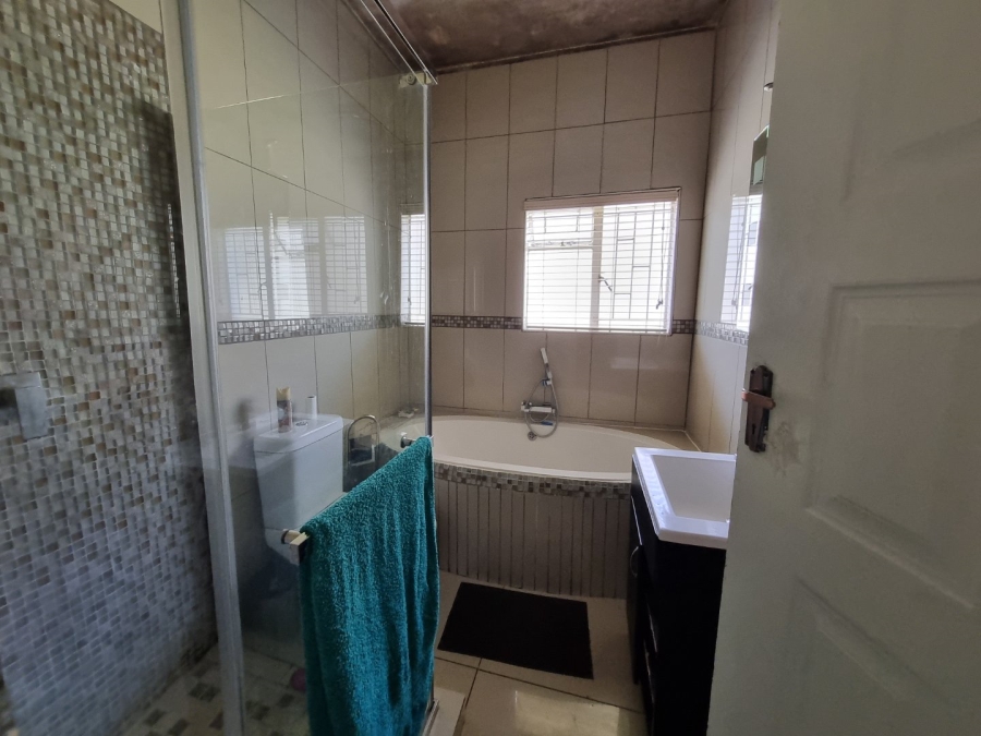 To Let 2 Bedroom Property for Rent in Comet Gauteng