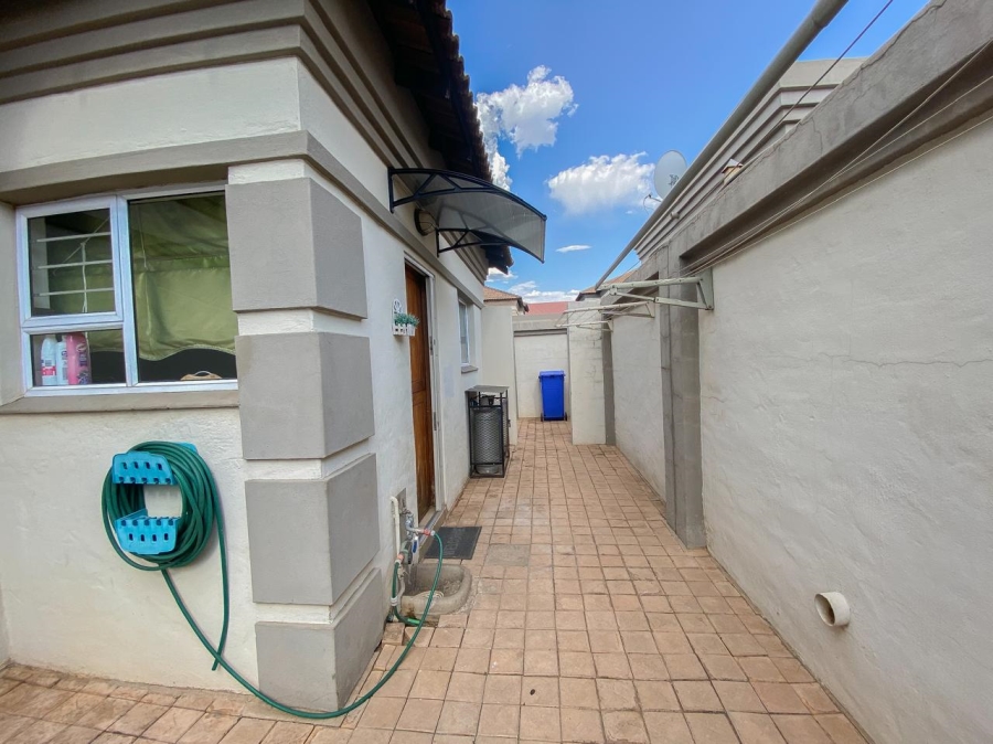 2 Bedroom Property for Sale in Magalieskruin Gauteng