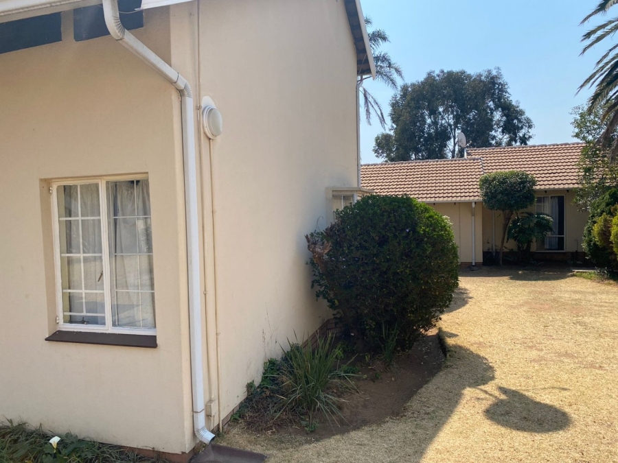 To Let 1 Bedroom Property for Rent in Ormonde Gauteng