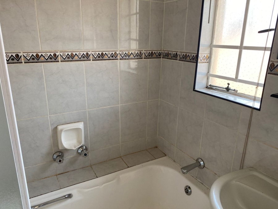 To Let 1 Bedroom Property for Rent in Ormonde Gauteng