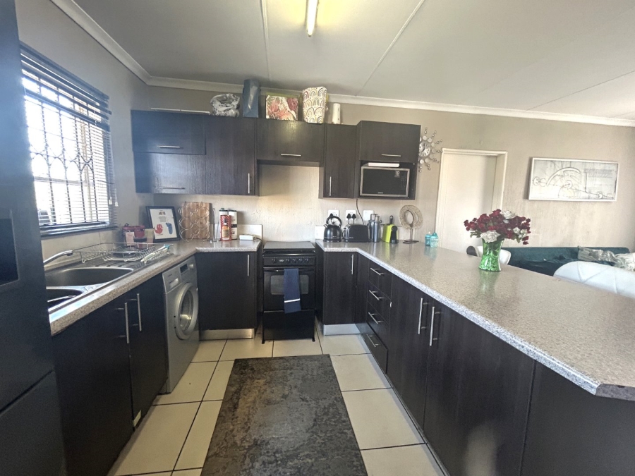 To Let  Bedroom Property for Rent in Honeypark Gauteng