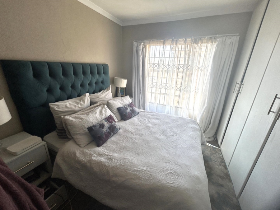 To Let  Bedroom Property for Rent in Honeypark Gauteng