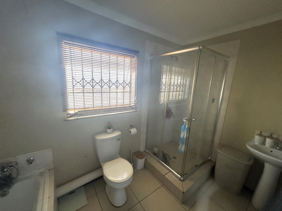 To Let  Bedroom Property for Rent in Honeypark Gauteng