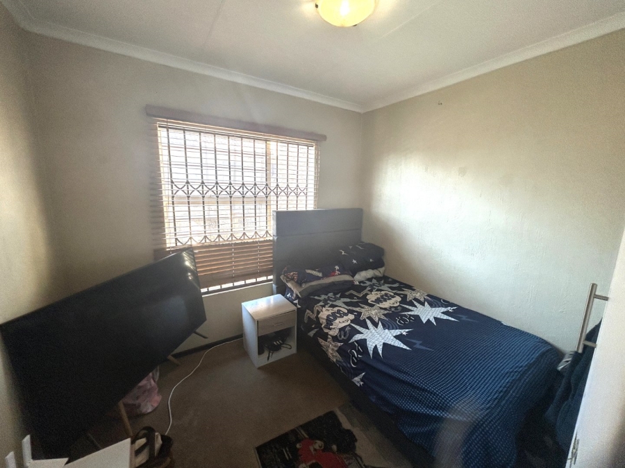 To Let  Bedroom Property for Rent in Honeypark Gauteng