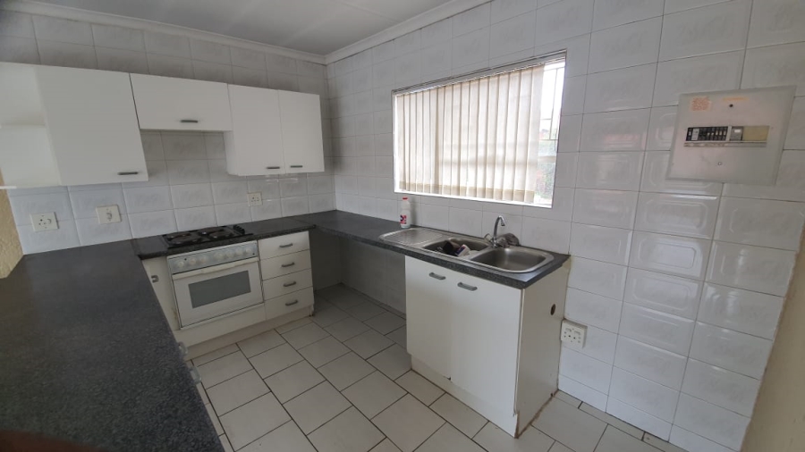 To Let 2 Bedroom Property for Rent in Vorna Valley Gauteng