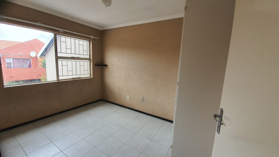 To Let 2 Bedroom Property for Rent in Vorna Valley Gauteng