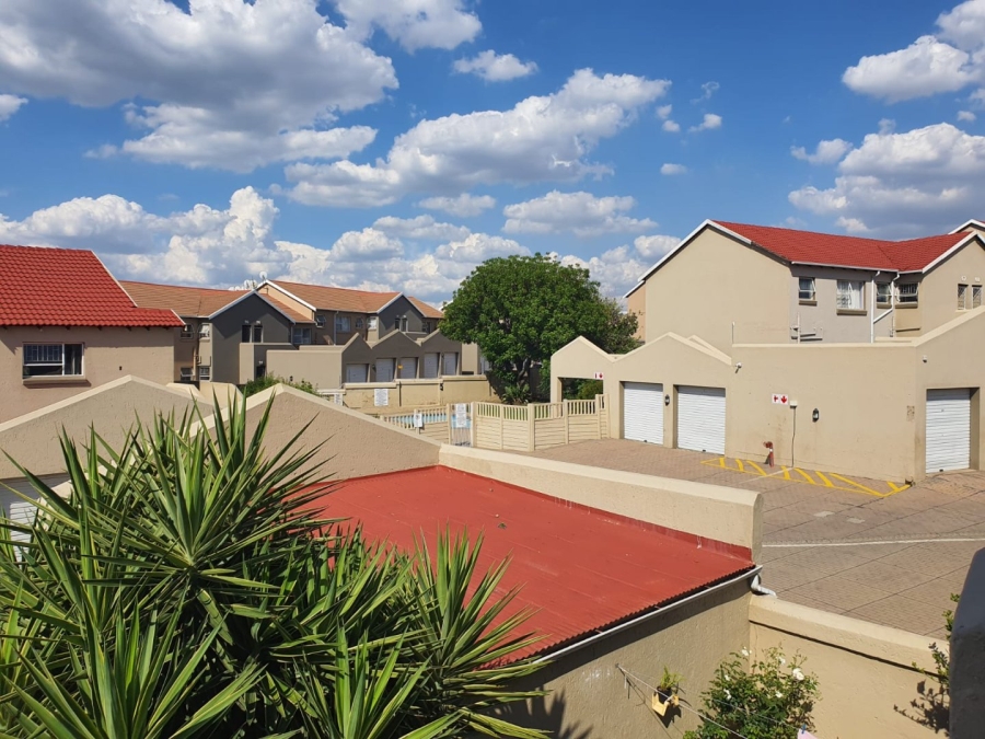 To Let 2 Bedroom Property for Rent in Vorna Valley Gauteng