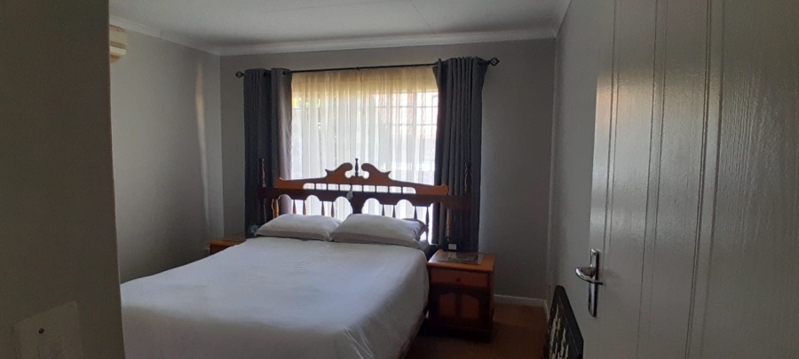  Bedroom Property for Sale in Magalieskruin Gauteng