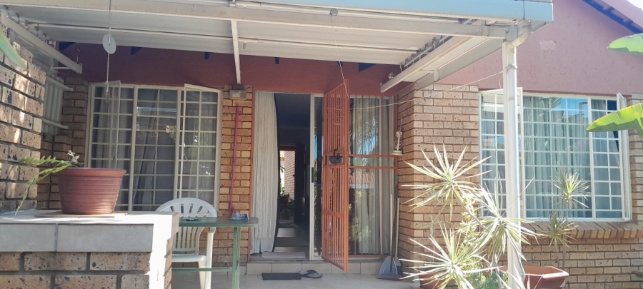  Bedroom Property for Sale in Magalieskruin Gauteng