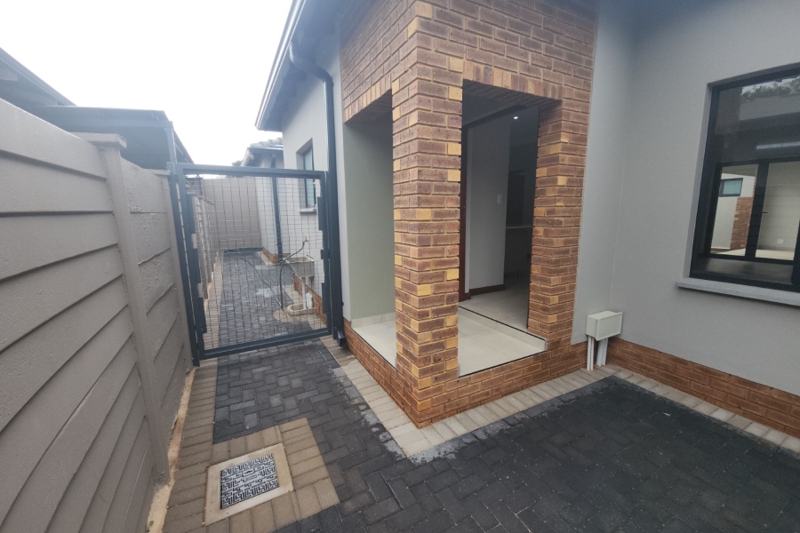 12 Bedroom Property for Sale in Waverley Gauteng