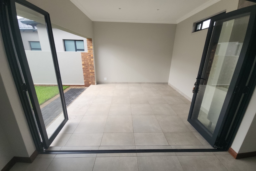 12 Bedroom Property for Sale in Waverley Gauteng