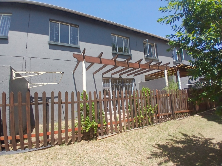 2 Bedroom Property for Sale in Greenstone Hill Gauteng