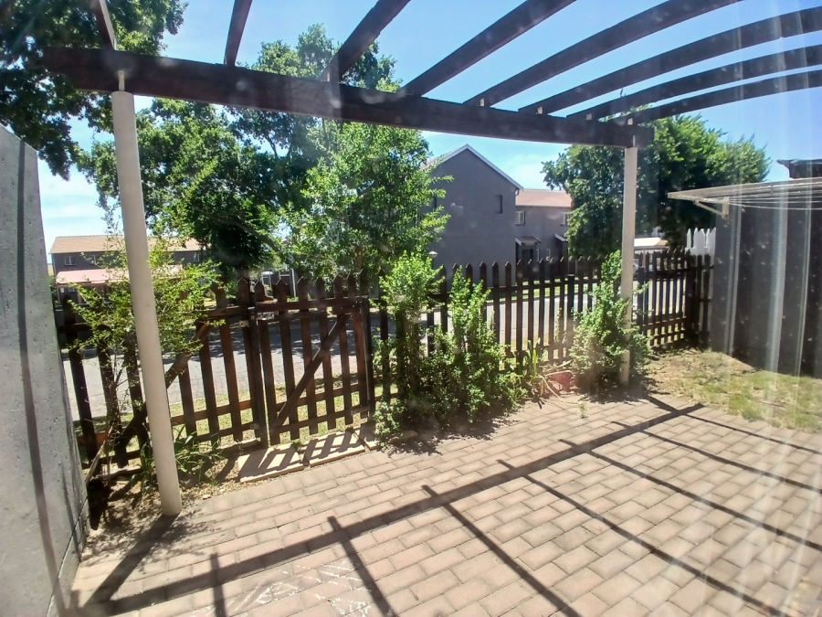 2 Bedroom Property for Sale in Greenstone Hill Gauteng