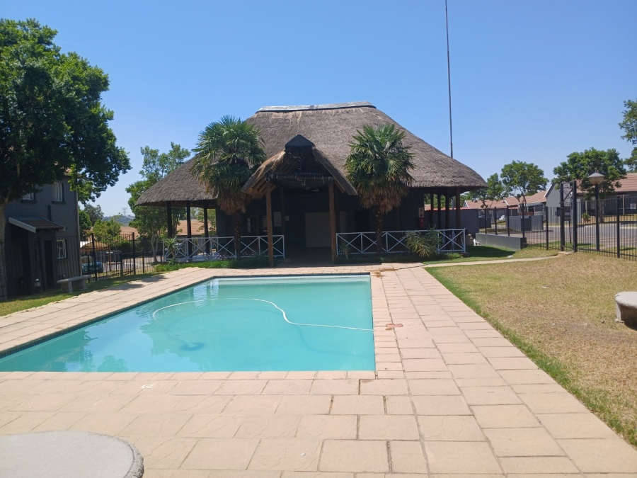 2 Bedroom Property for Sale in Greenstone Hill Gauteng