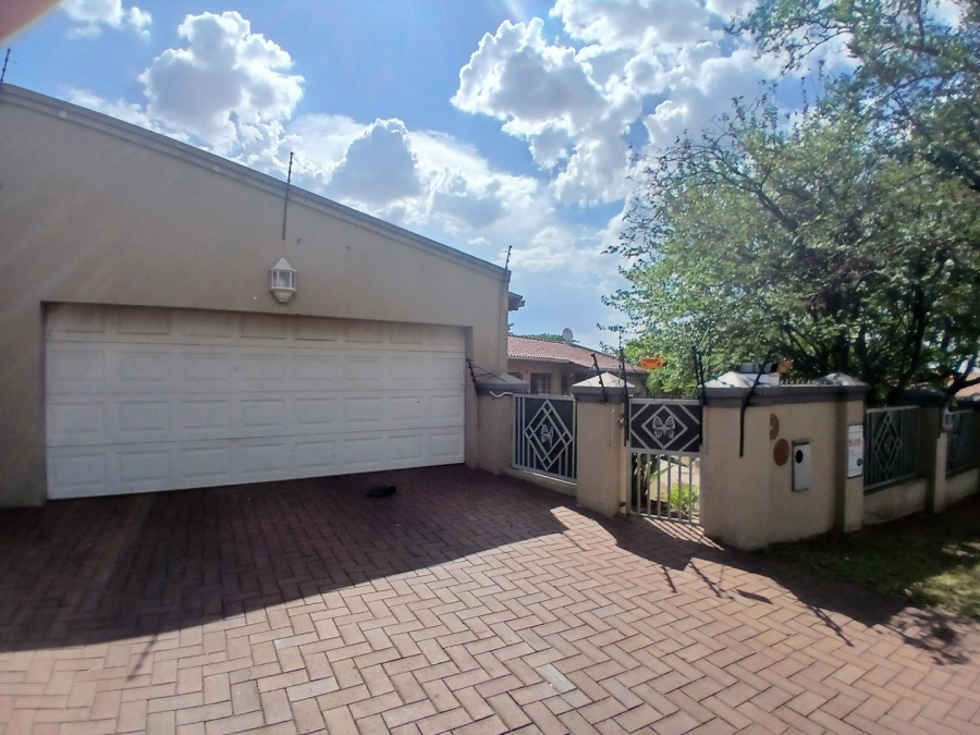 3 Bedroom Property for Sale in Edenvale Central Gauteng