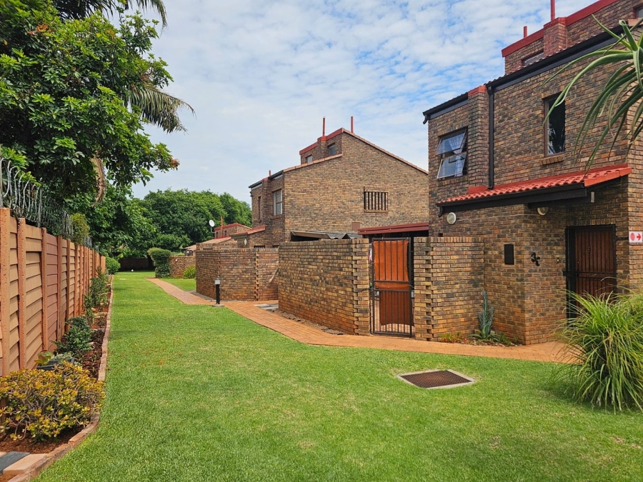 2 Bedroom Property for Sale in Weavind Park Gauteng