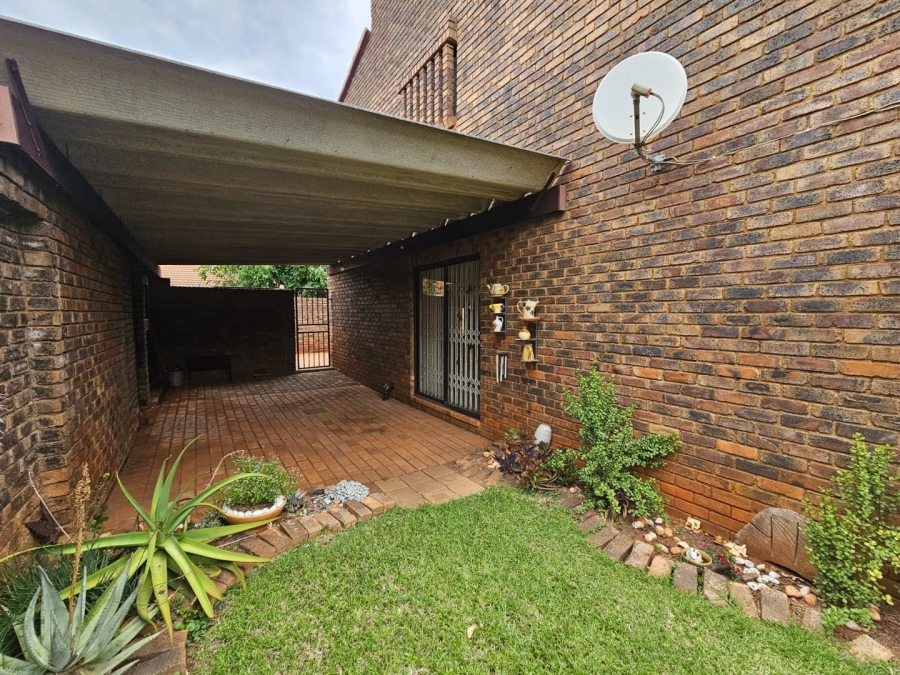 2 Bedroom Property for Sale in Weavind Park Gauteng