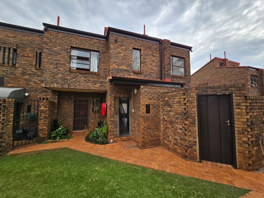 2 Bedroom Property for Sale in Weavind Park Gauteng