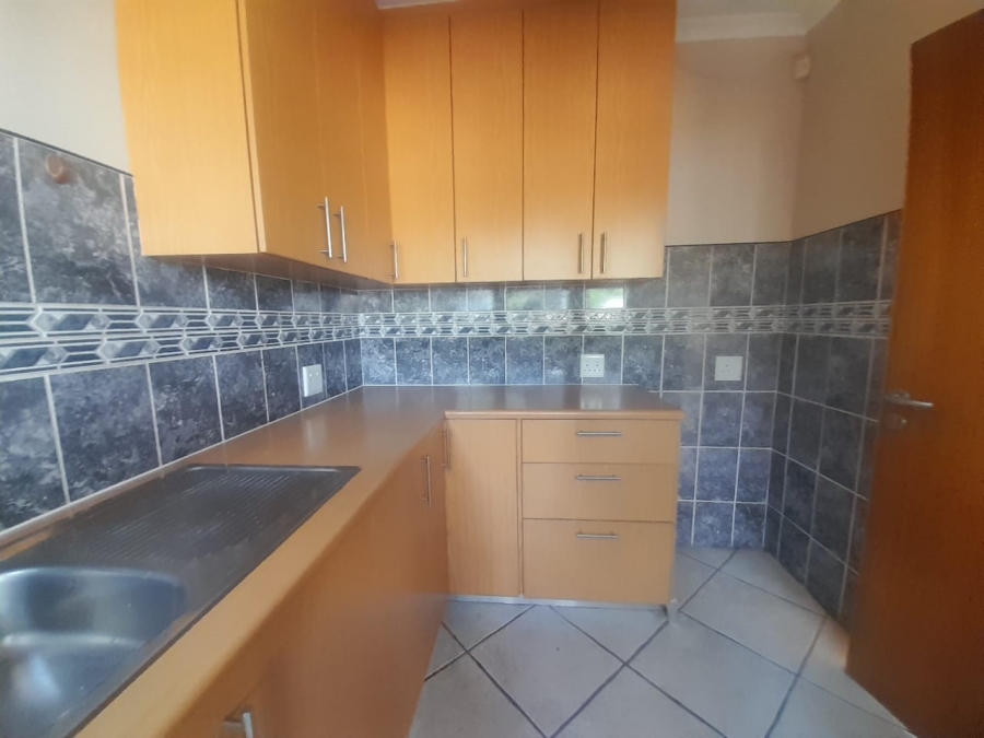 To Let 1 Bedroom Property for Rent in Weltevreden Park Gauteng