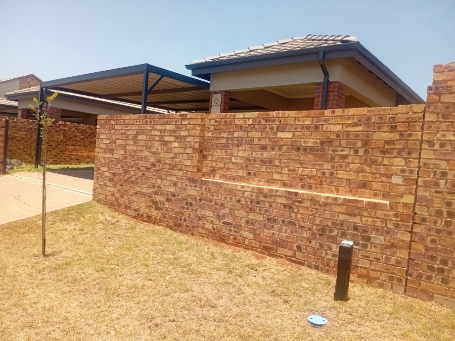 To Let 3 Bedroom Property for Rent in Lion Pride Gauteng