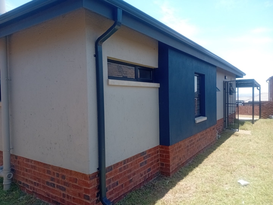 To Let 3 Bedroom Property for Rent in Lion Pride Gauteng