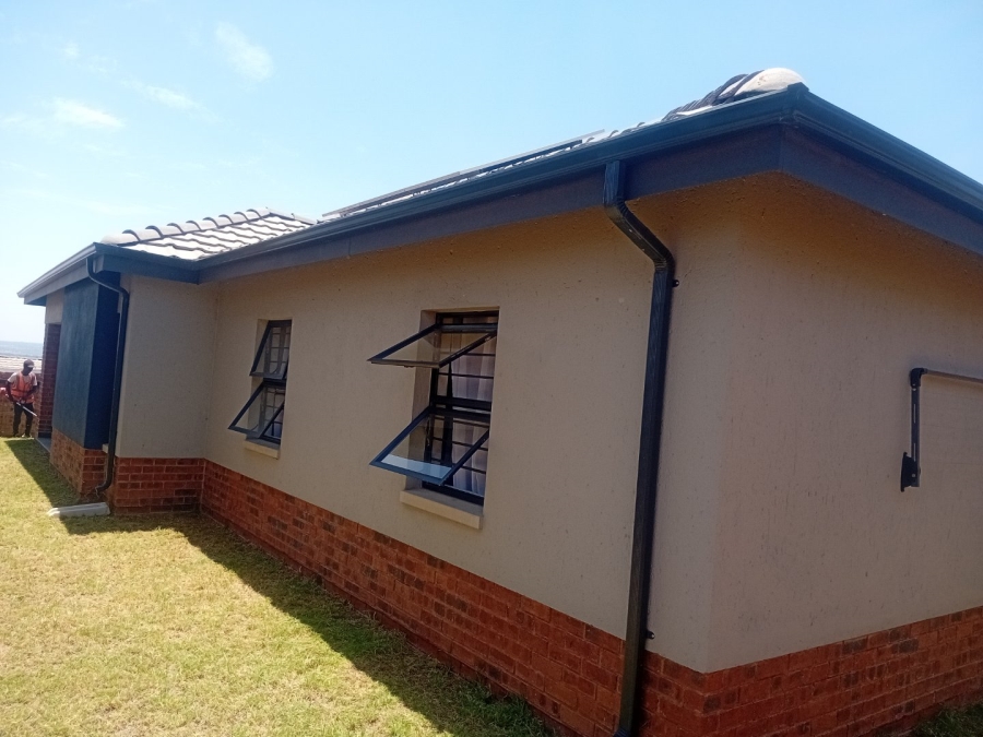 To Let 3 Bedroom Property for Rent in Lion Pride Gauteng