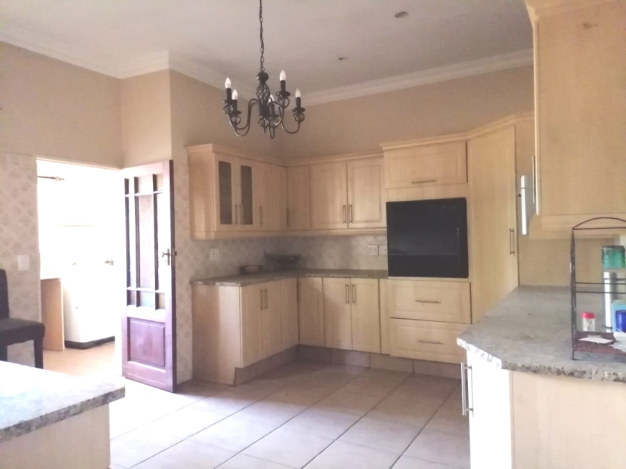 5 Bedroom Property for Sale in Glen Austin Gauteng