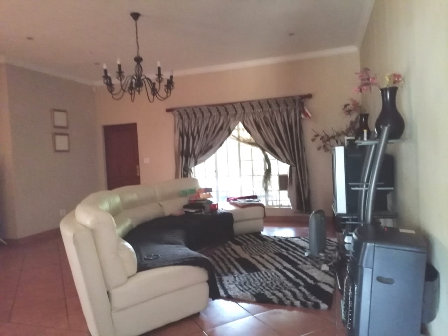 5 Bedroom Property for Sale in Glen Austin Gauteng