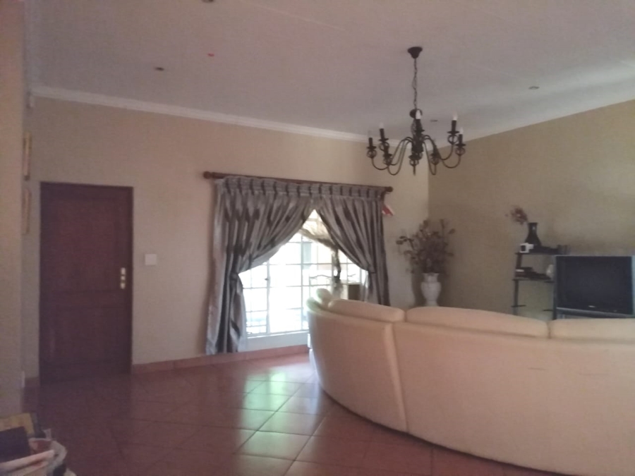 5 Bedroom Property for Sale in Glen Austin Gauteng