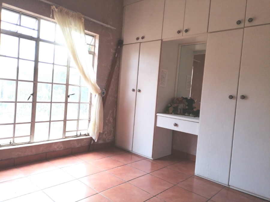 5 Bedroom Property for Sale in Glen Austin Gauteng