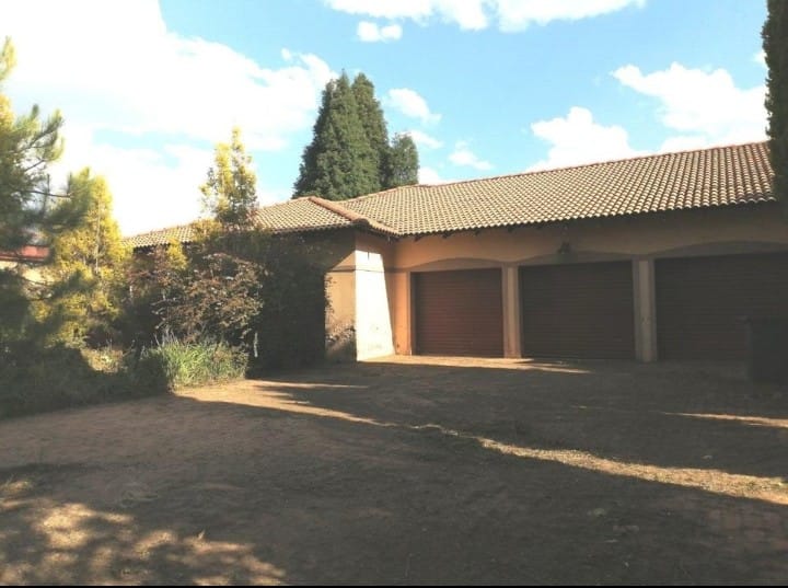 5 Bedroom Property for Sale in Glen Austin Gauteng