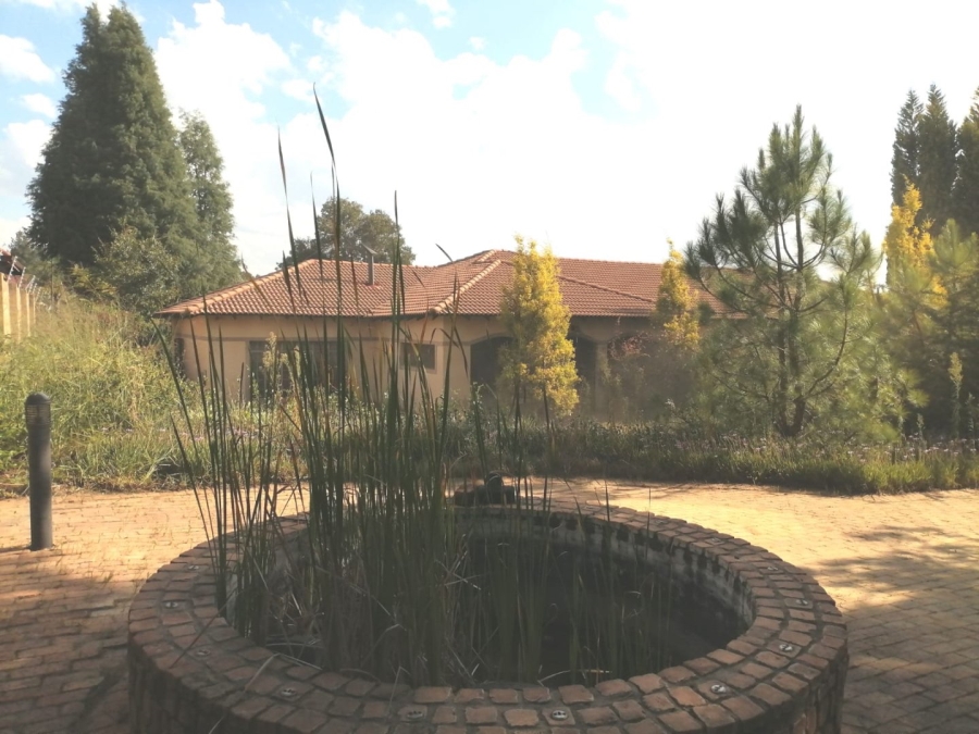 5 Bedroom Property for Sale in Glen Austin Gauteng