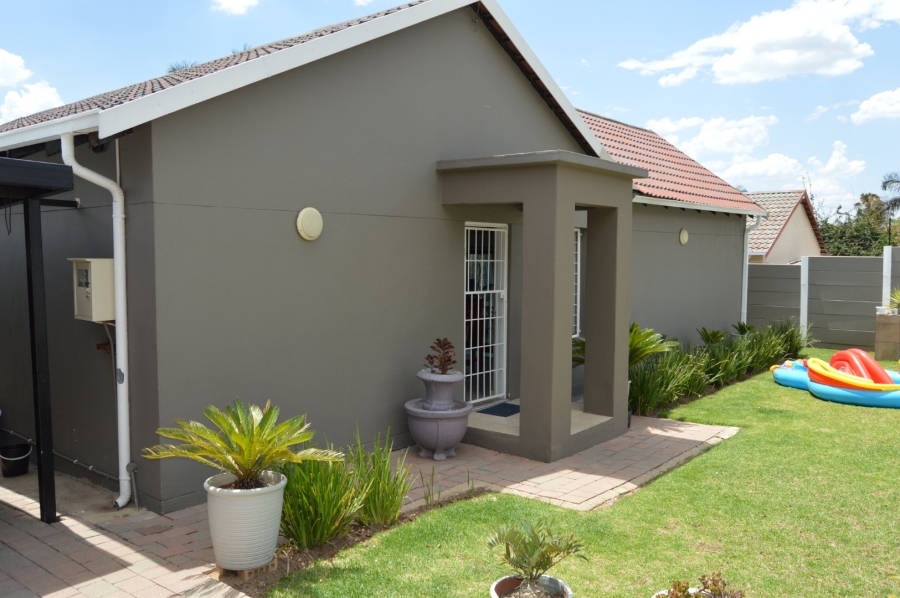 To Let 3 Bedroom Property for Rent in Radiokop Gauteng