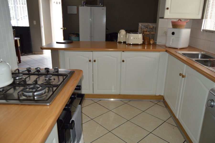 To Let 3 Bedroom Property for Rent in Radiokop Gauteng