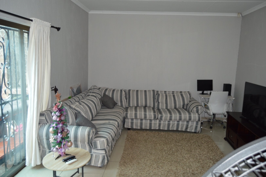 To Let 3 Bedroom Property for Rent in Radiokop Gauteng