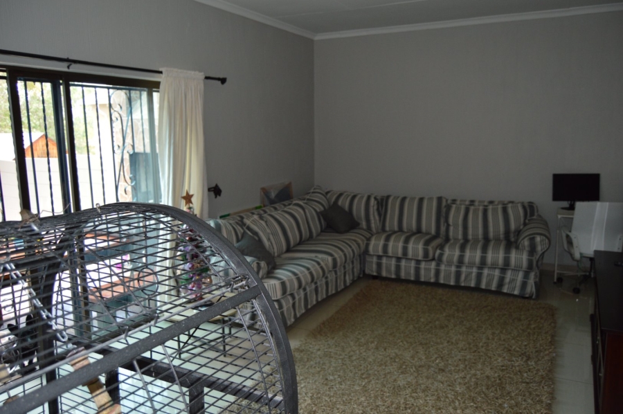 To Let 3 Bedroom Property for Rent in Radiokop Gauteng