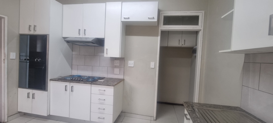 To Let 3 Bedroom Property for Rent in Robertsham Gauteng