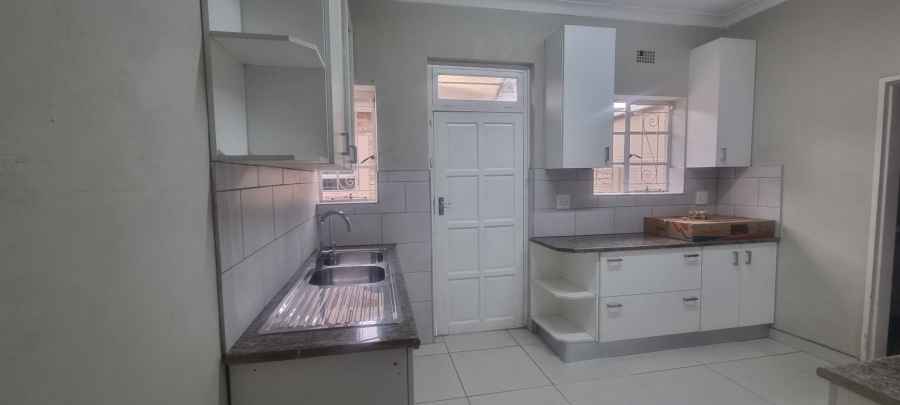 To Let 3 Bedroom Property for Rent in Robertsham Gauteng