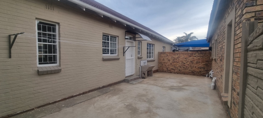 To Let 3 Bedroom Property for Rent in Robertsham Gauteng