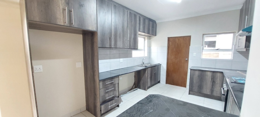 To Let 2 Bedroom Property for Rent in Robertsham Gauteng