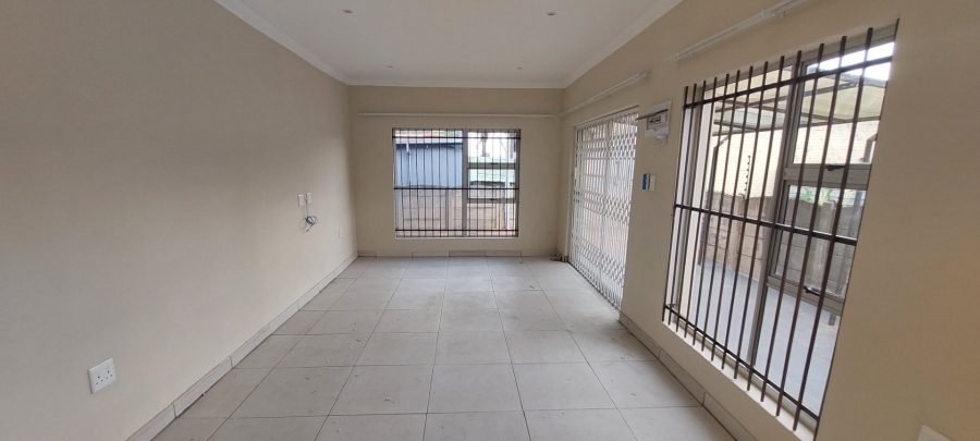 To Let 2 Bedroom Property for Rent in Robertsham Gauteng