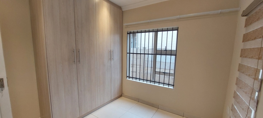 To Let 2 Bedroom Property for Rent in Robertsham Gauteng